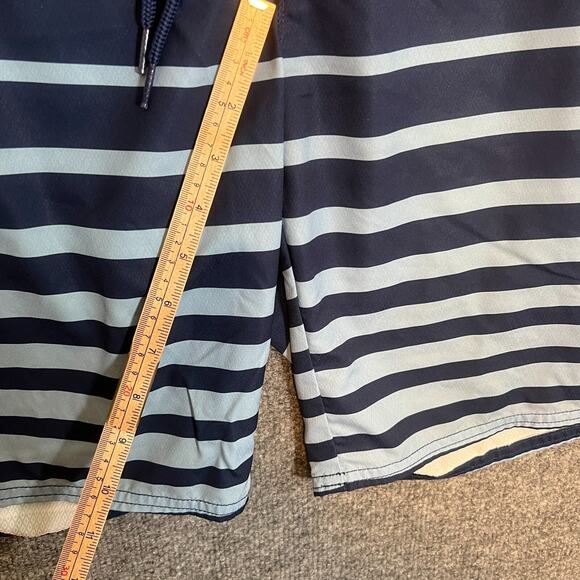 Vineyard Vines Swim Trunks Mens 40 Blue Striped Board Shorts Lightweight - Picture 5 of 9